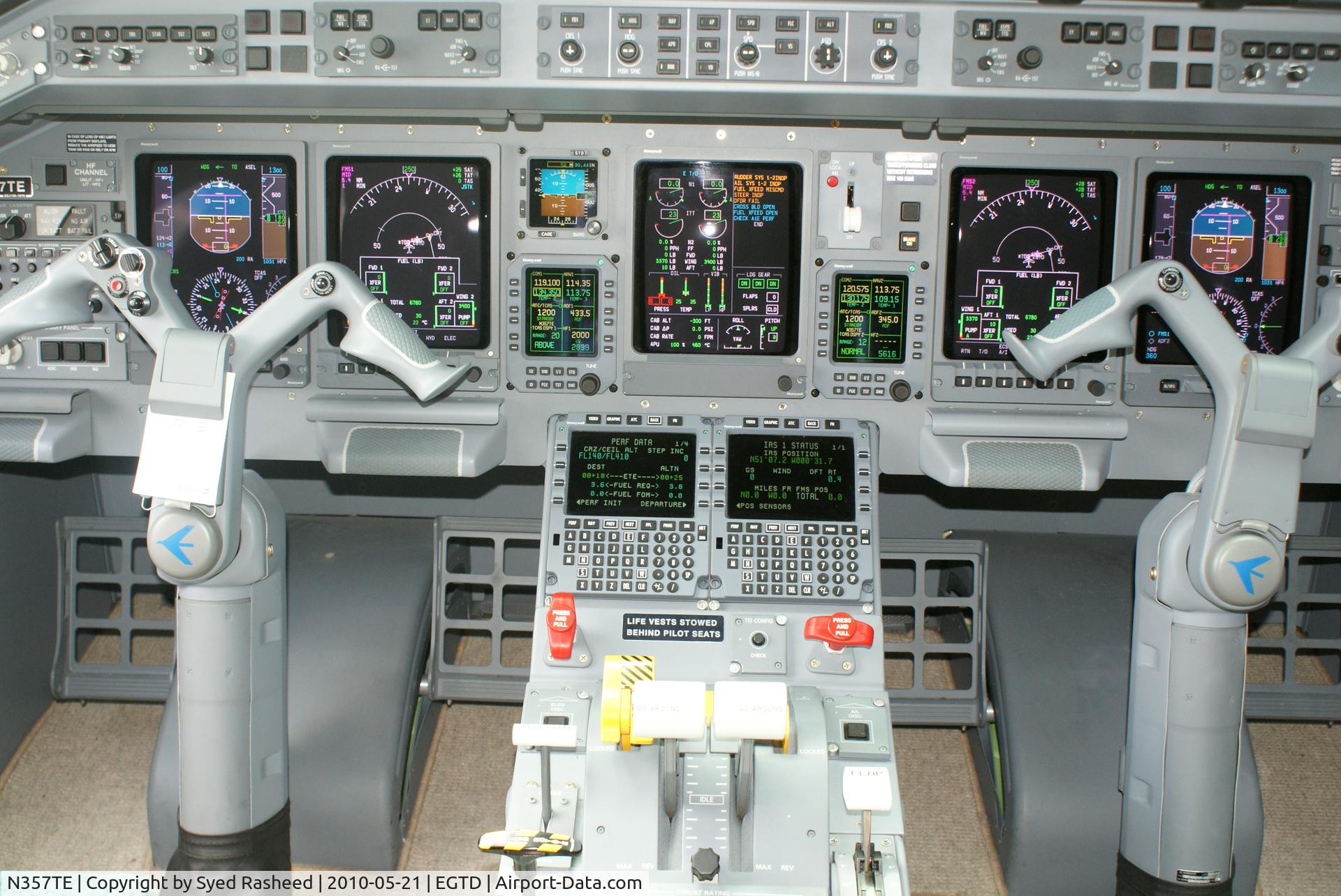 N357TE, 2008 Embraer EMB-135BJ Legacy C/N 14501079, Front Office on the N357TE