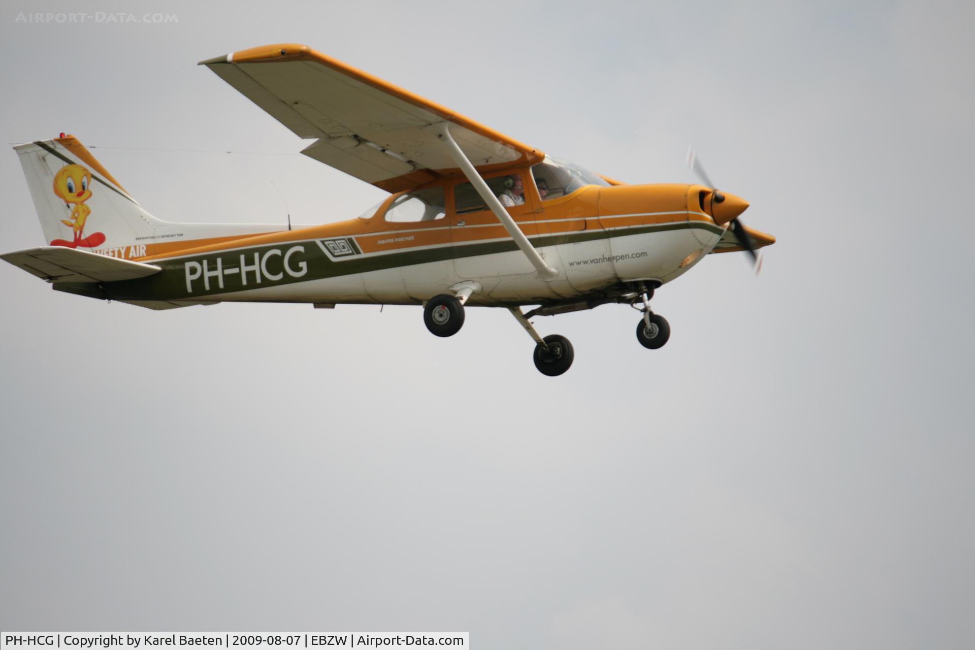 PH-HCG, Reims FR172J Reims Rocket C/N 0400, leaving EBZW