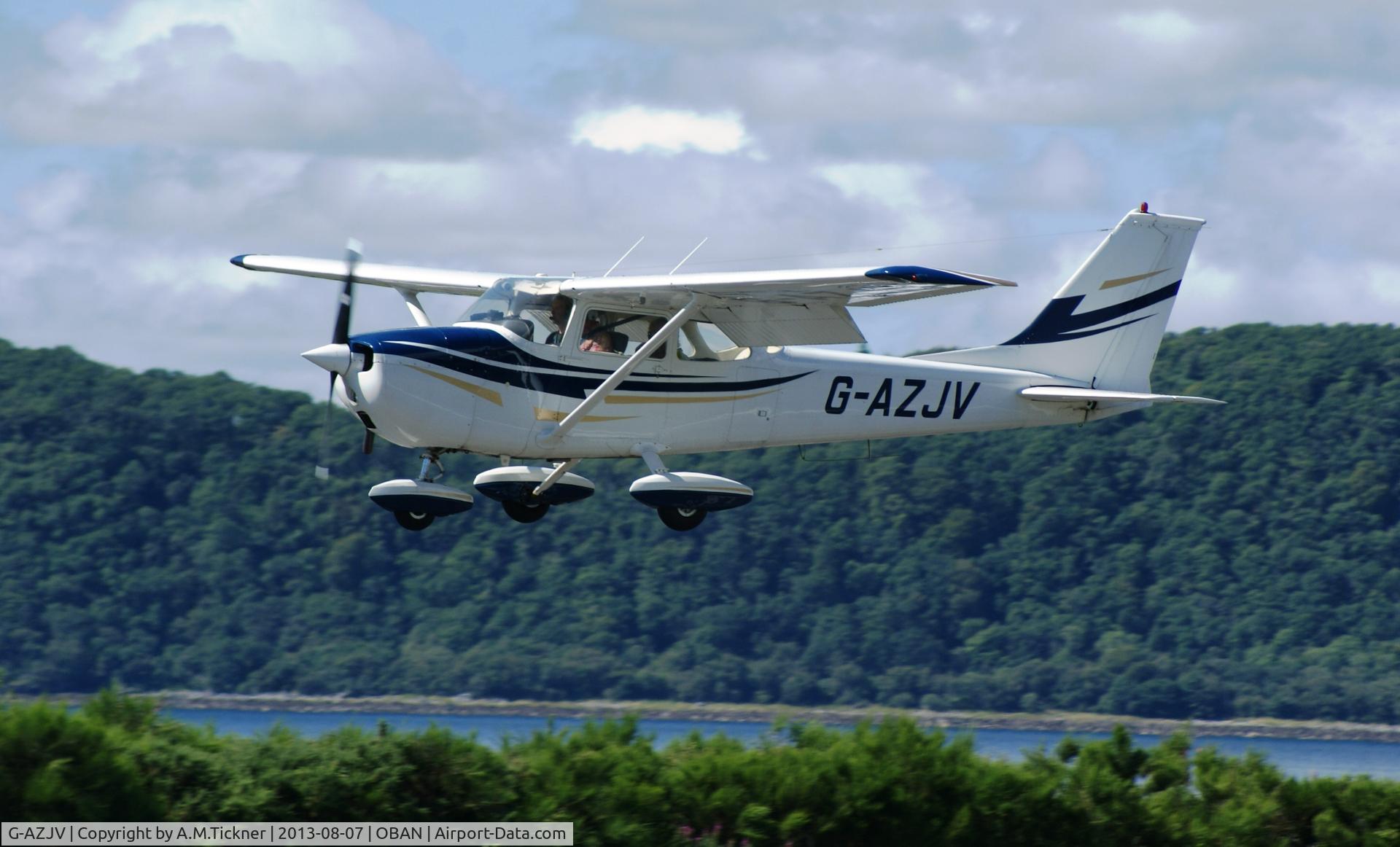 G-AZJV, 1971 Reims F172L Skyhawk C/N 0810, Arriving Oban Airport