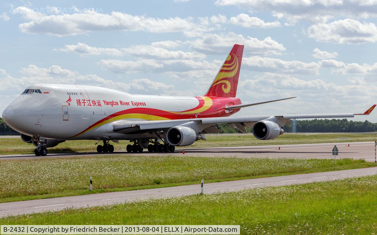 B-2432, 1998 Boeing 747-481/BCF C/N 28283, taxying to the active