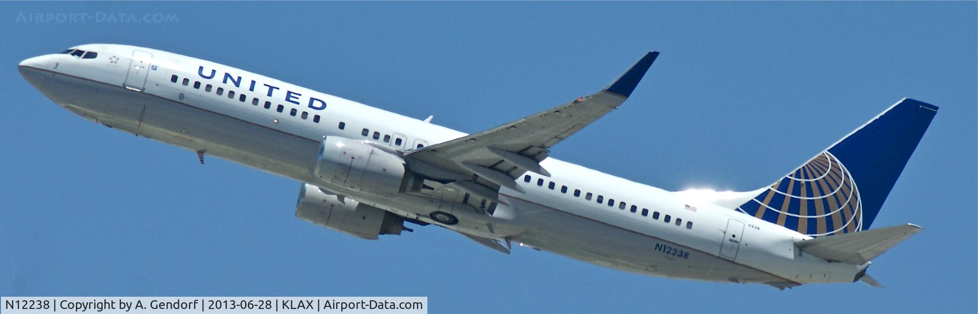 N12238, 1999 Boeing 737-824 C/N 28804, United, is taking off at RWY 25R at Los Angeles Int´l(KLAX)