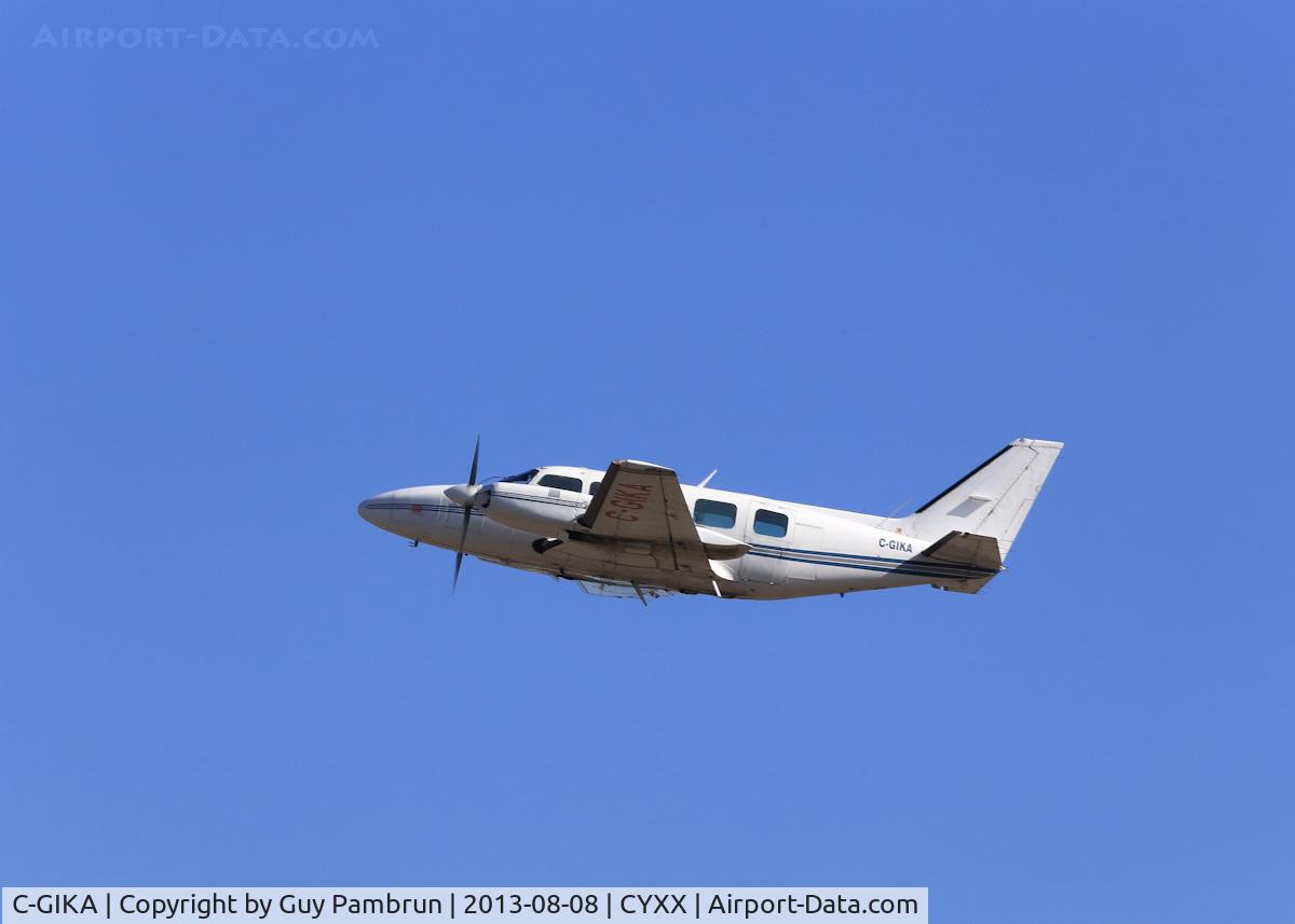 C-GIKA, 1979 Piper PA-31-350 Chieftain C/N 31-7952161, Departing