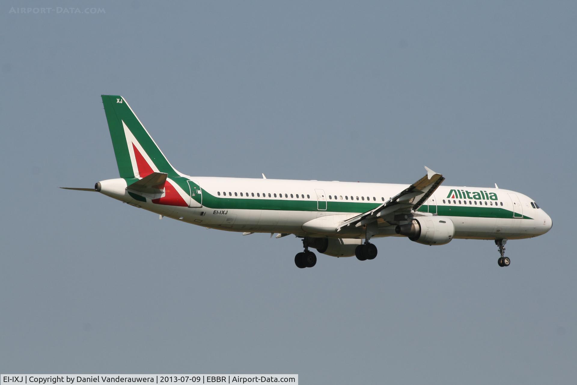 EI-IXJ, 1999 Airbus A321-112 C/N 959, Flight AZ156 is descending to RWY 02