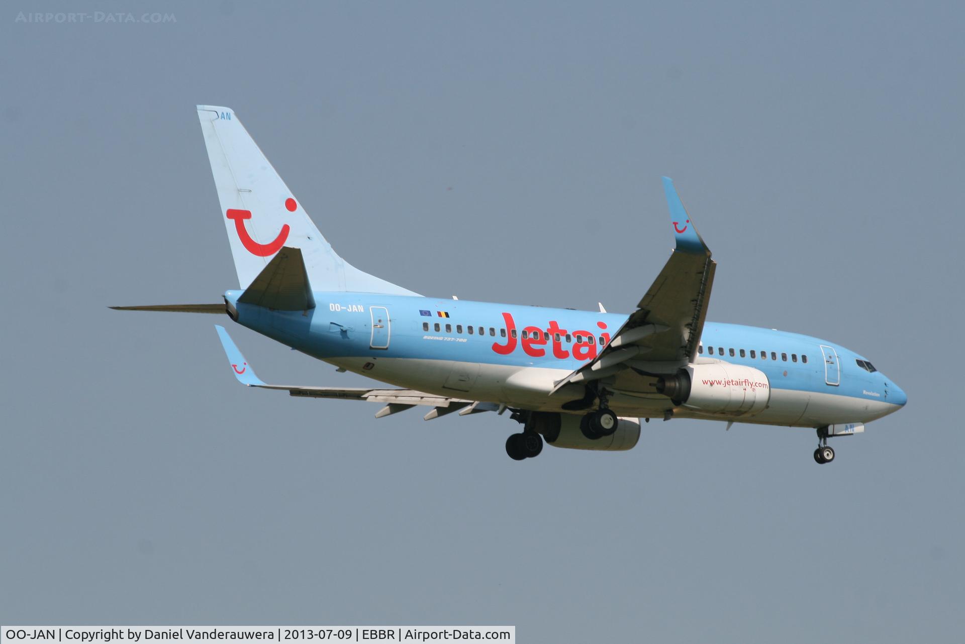 OO-JAN, 1999 Boeing 737-76N C/N 28609, Flight JAF2698 is desending to RWY 02