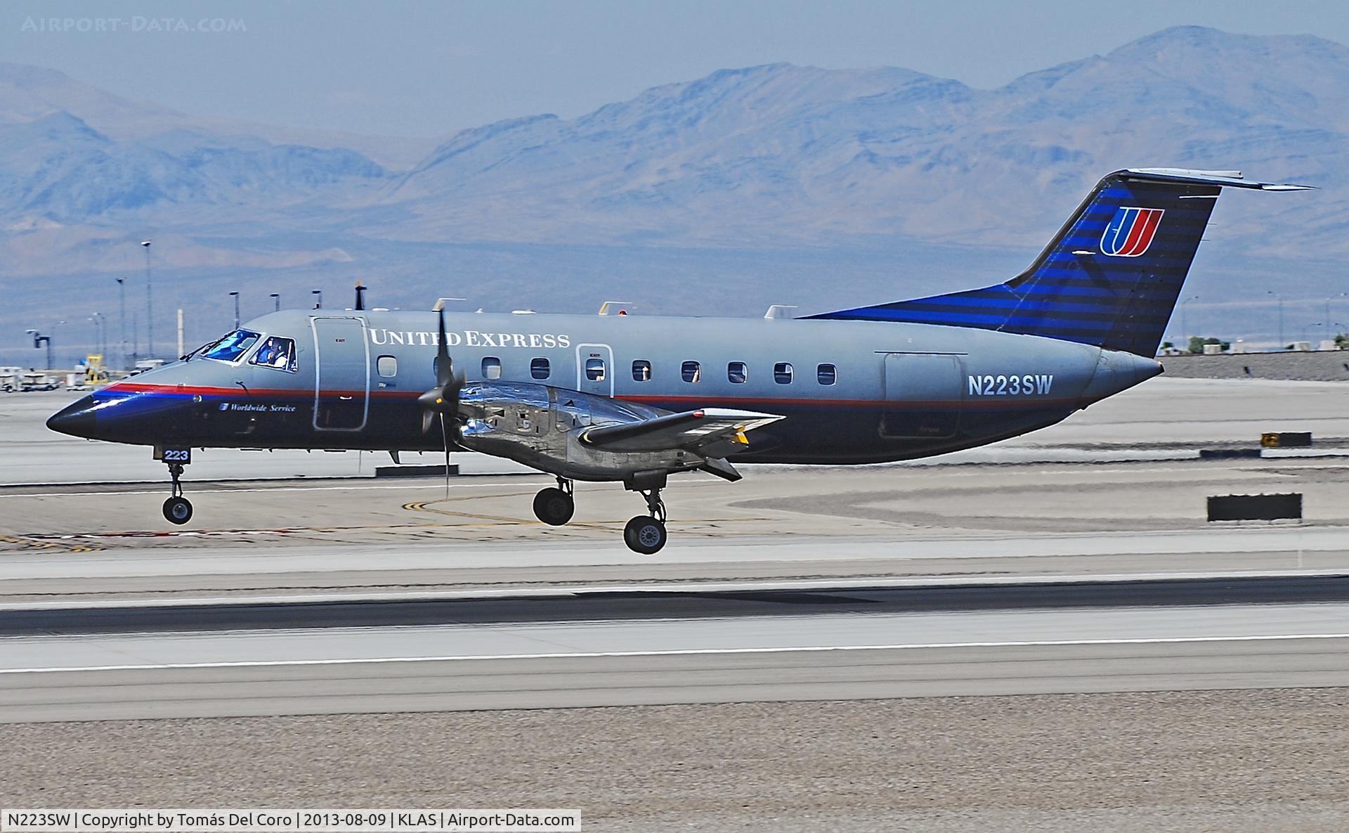 N223SW, 1995 Embraer EMB-120ER Brasilia C/N 120.291, United Express (SkyWest Airlines) Embraer EMB-120ER Brasilia N223SW (cn 120291)

McCarran International Airport (KLAS)
Las Vegas, Nevada
TDelCoro
August 9, 2013