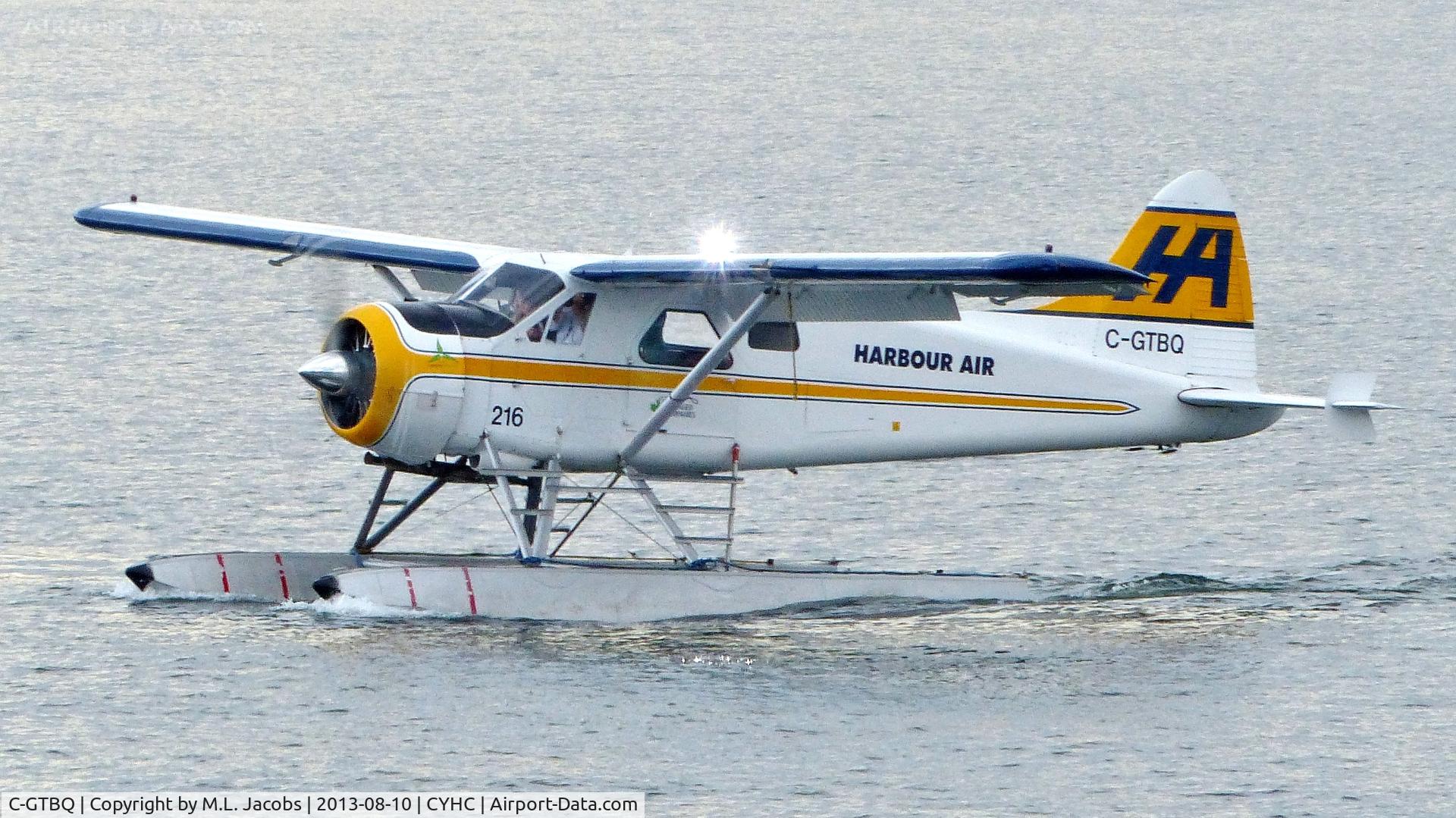 C-GTBQ, 1959 De Havilland Canada U-6A Beaver C/N 1316, Harbour Air #216 taxiing to terminal after arrival in Coal Harbour on an overcast morning.