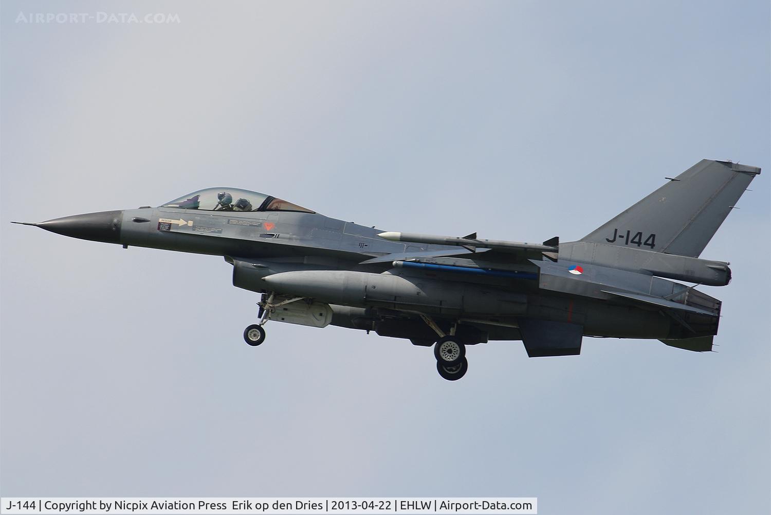 J-144, Fokker F-16AM Fighting Falcon C/N 6D-134, J-144 showing live weapons