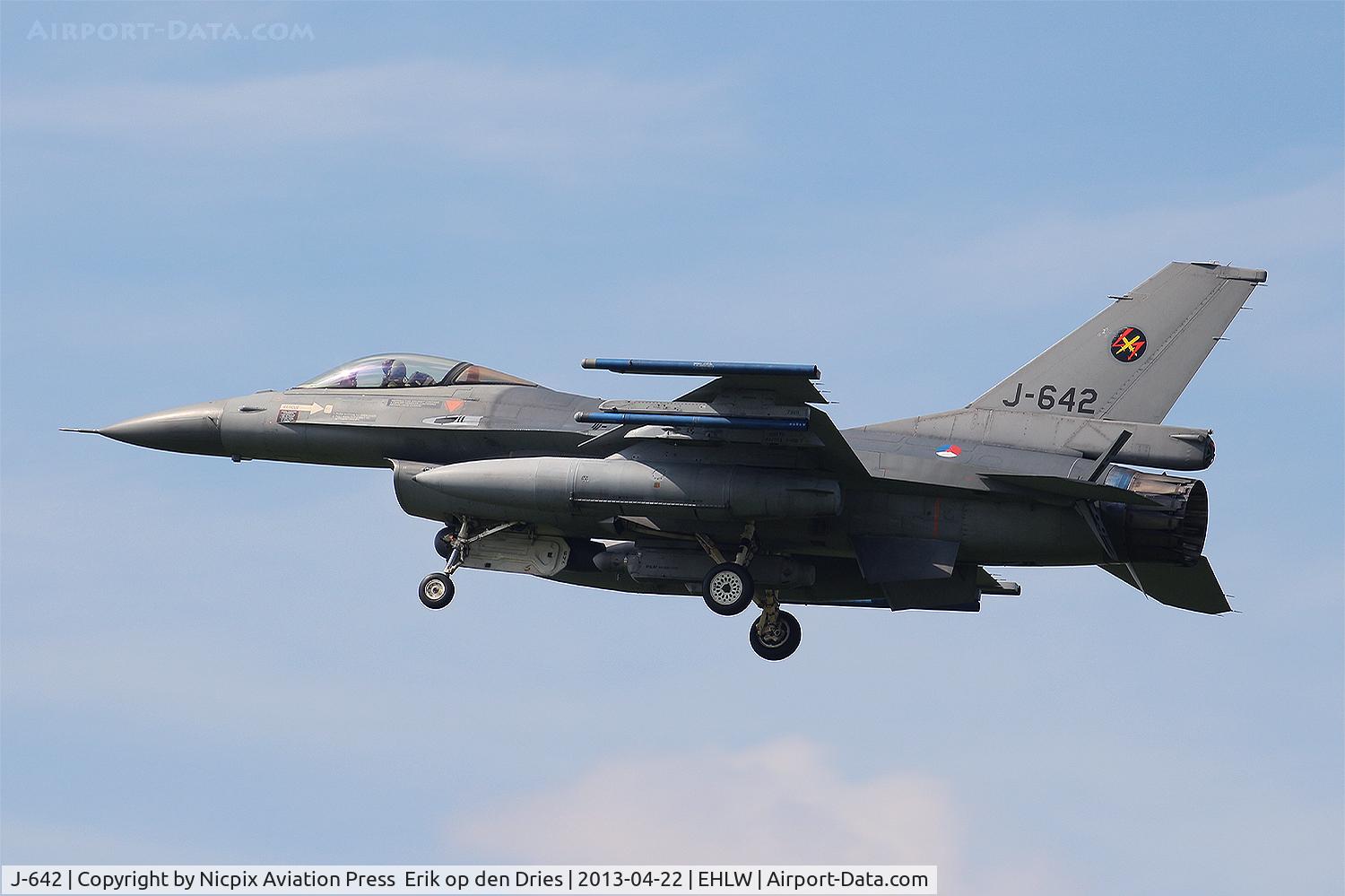 J-642, Fokker F-16AM Fighting Falcon C/N 6D-74, A rare sight these days: a F-16  with a full color sqn badge applied!