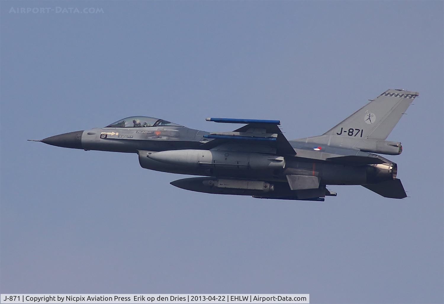 J-871, Fokker F-16AM Fighting Falcon C/N 6D-88, J-871 of 323 sqn shortly after take off