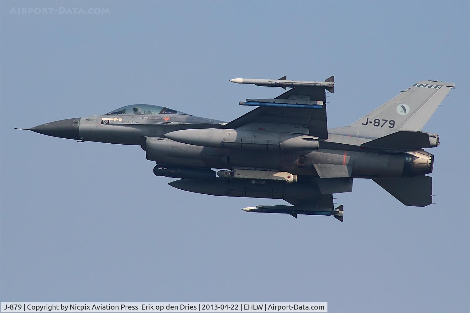 J-879, Fokker F-16A Fighting Falcon C/N 6D-96, a nice low departure from J-879, a F-16AM of 322 sqn