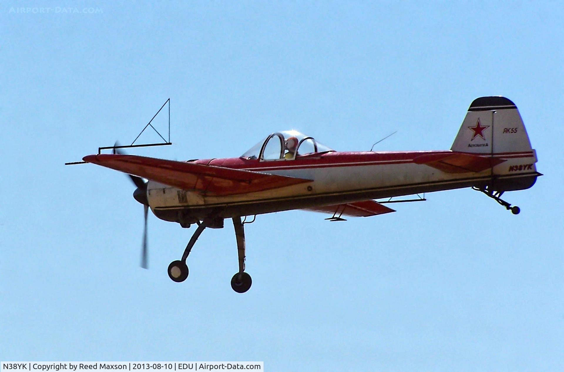 N38YK, 1987 Yakovlev Yak-55M C/N 870203, On final