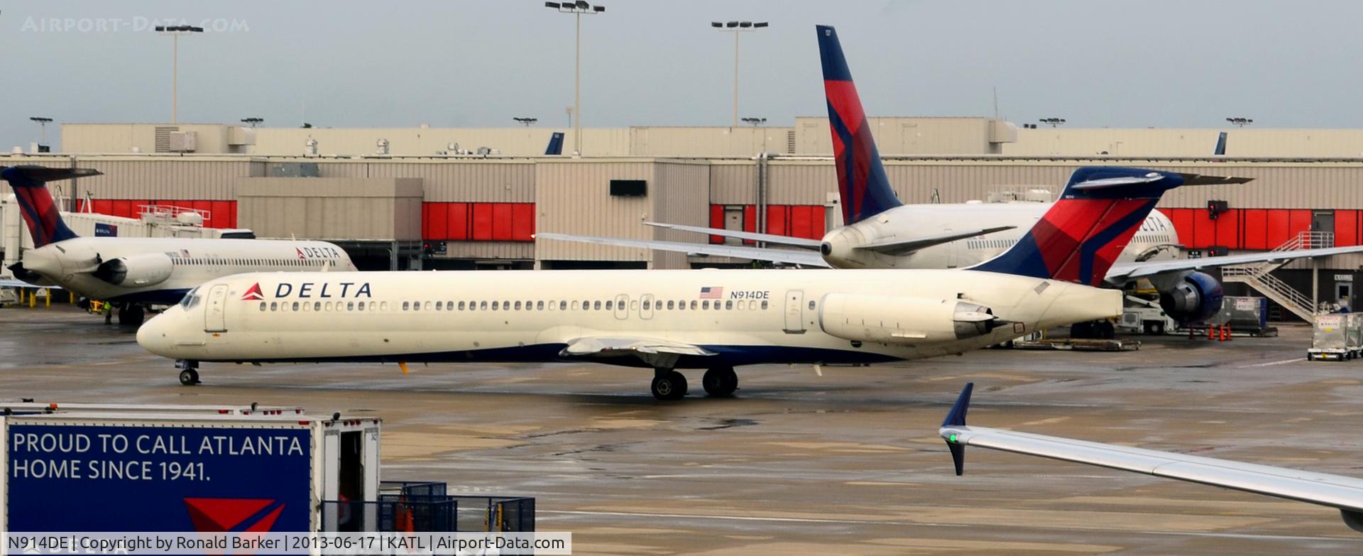 N914DE, 1993 McDonnell Douglas MD-88 C/N 49957, Taxi ATL