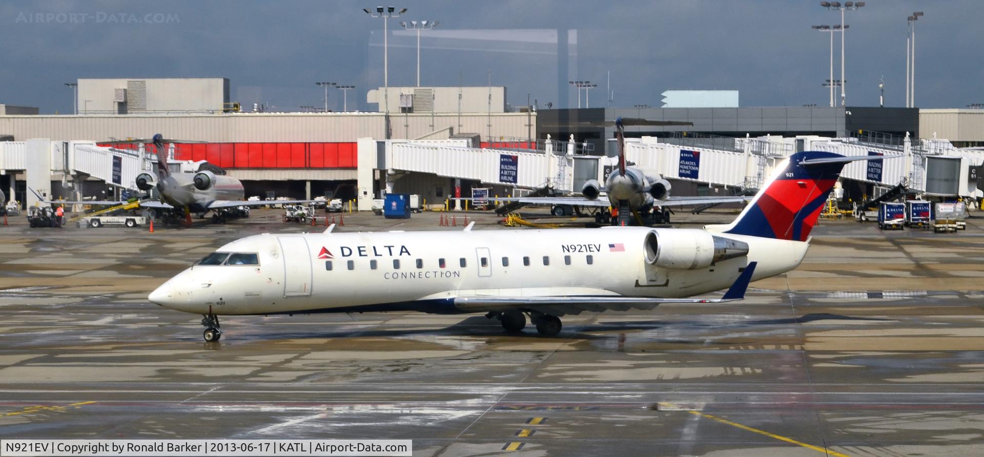 N921EV, 2003 Bombardier CRJ-200ER (CL-600-2B19) C/N 7819, Taxi ATL