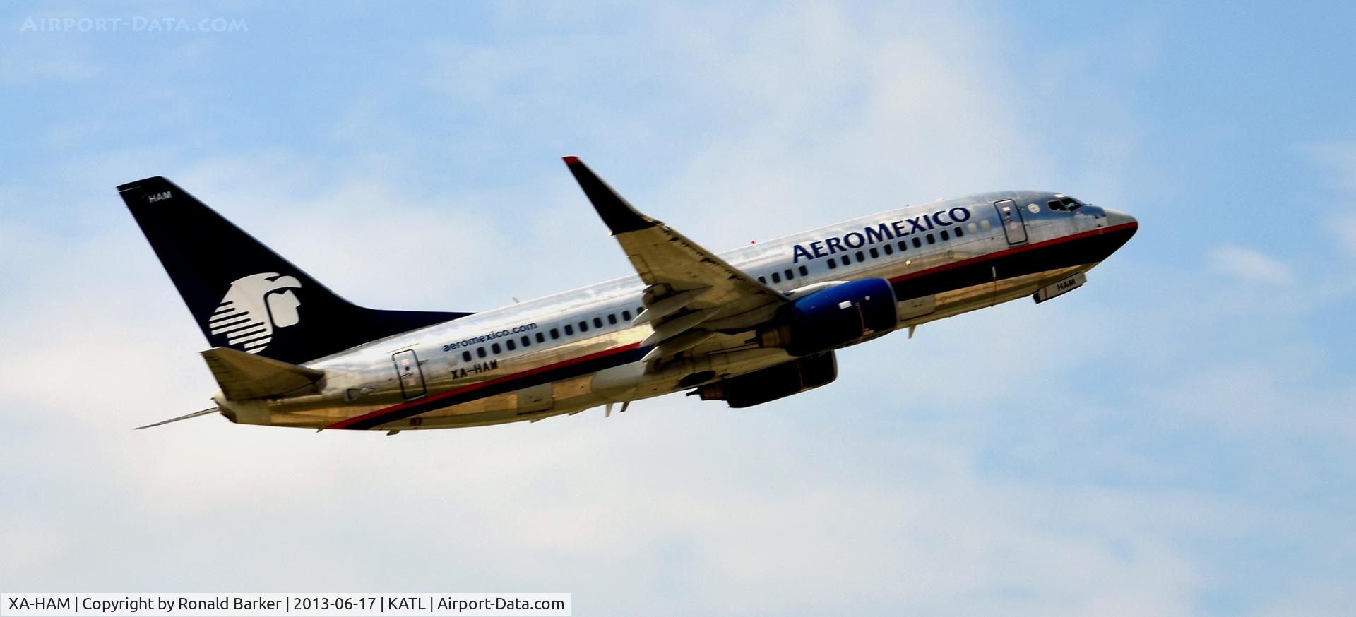 XA-HAM, 2004 Boeing 737-752 C/N 33789, Takeoff ATL