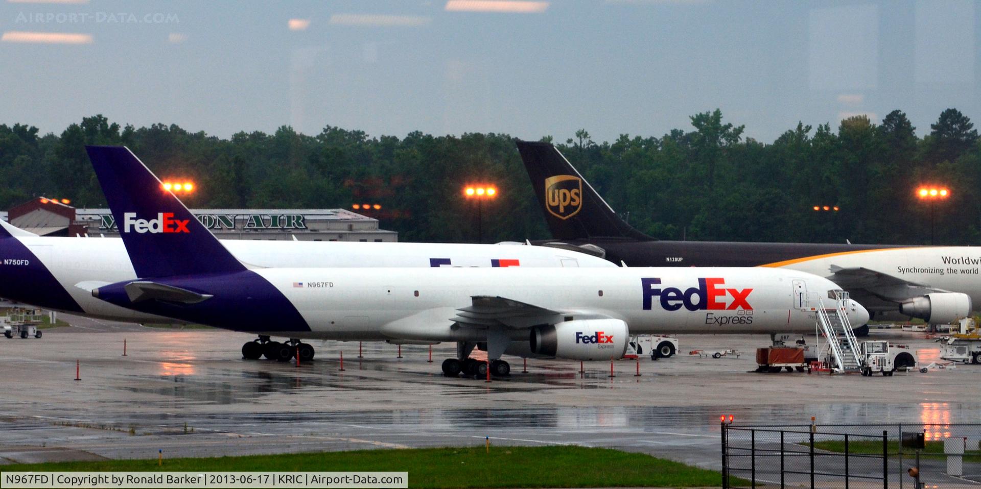 N967FD, 1994 Boeing 757-28A(SF) C/N 26269, Cargo ramp RIC