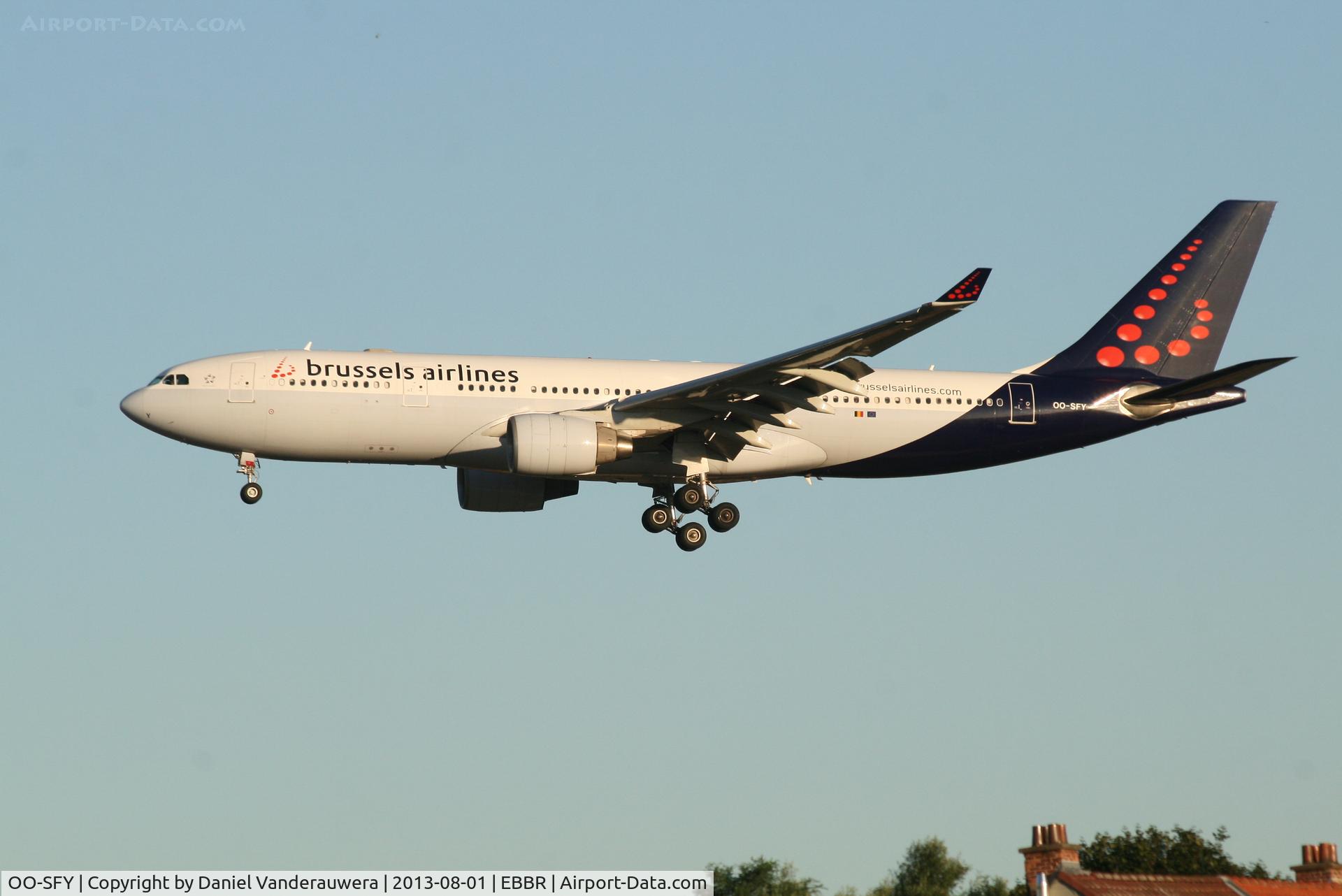 OO-SFY, 1998 Airbus A330-223 C/N 229, Arrival of flight SN543 to RWY 20