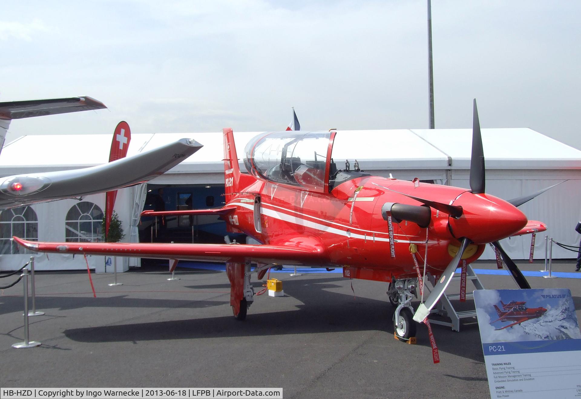 HB-HZD, 2007 Pilatus PC-21 C/N 102, Pilatus PC-21 at the Aerosalon 2013, Paris