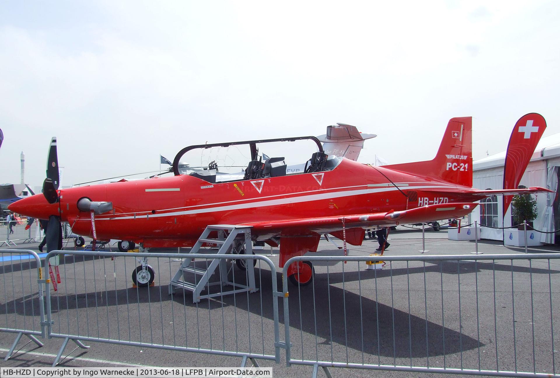 HB-HZD, 2007 Pilatus PC-21 C/N 102, Pilatus PC-21 at the Aerosalon 2013, Paris