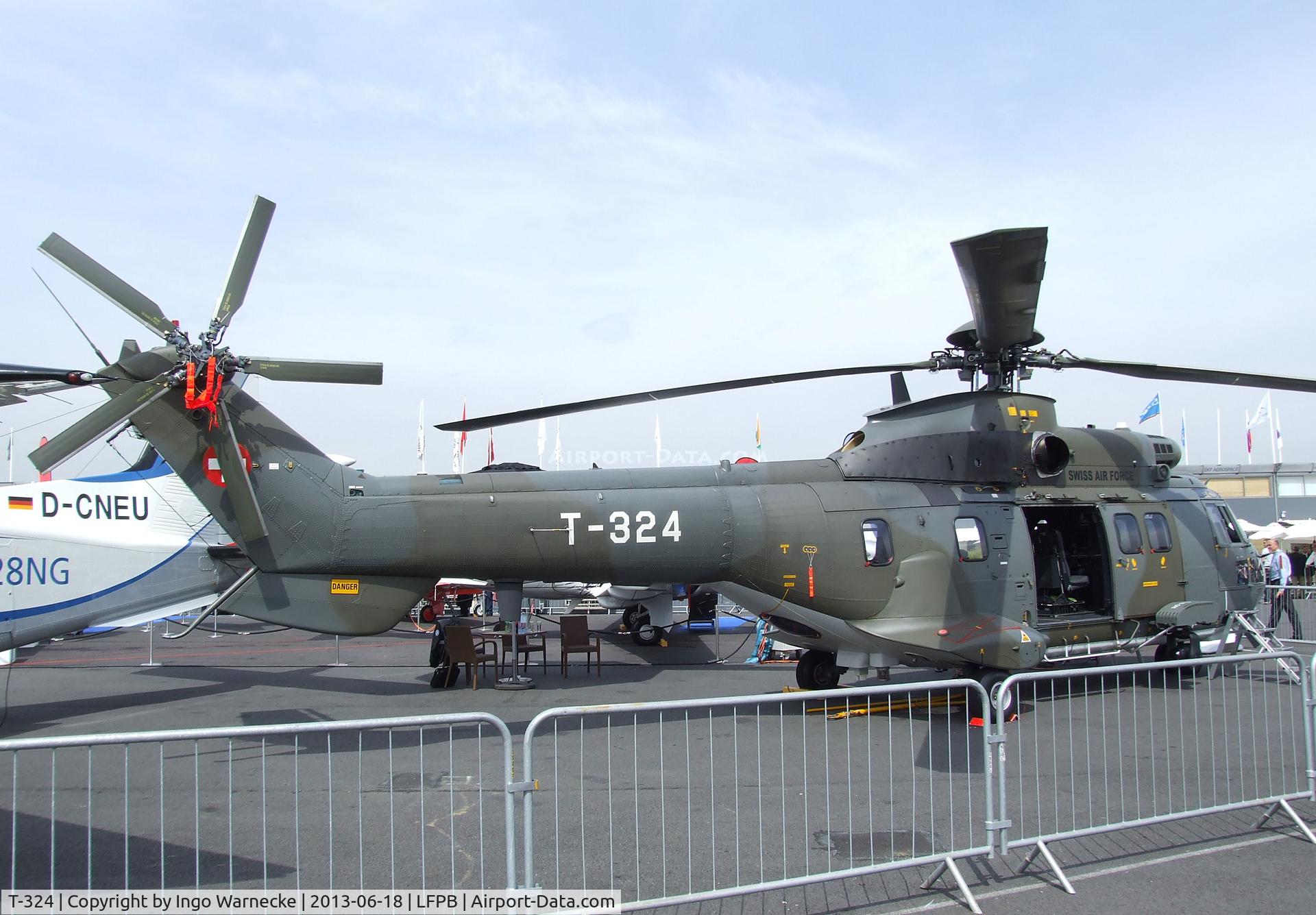 T-324, 1993 Aerospatiale AS-332M1 Super Puma C/N 2364, Aerospatiale AS.332M-1 Super Puma of the Swiss Air Force at the Aerosalon 2013, Paris