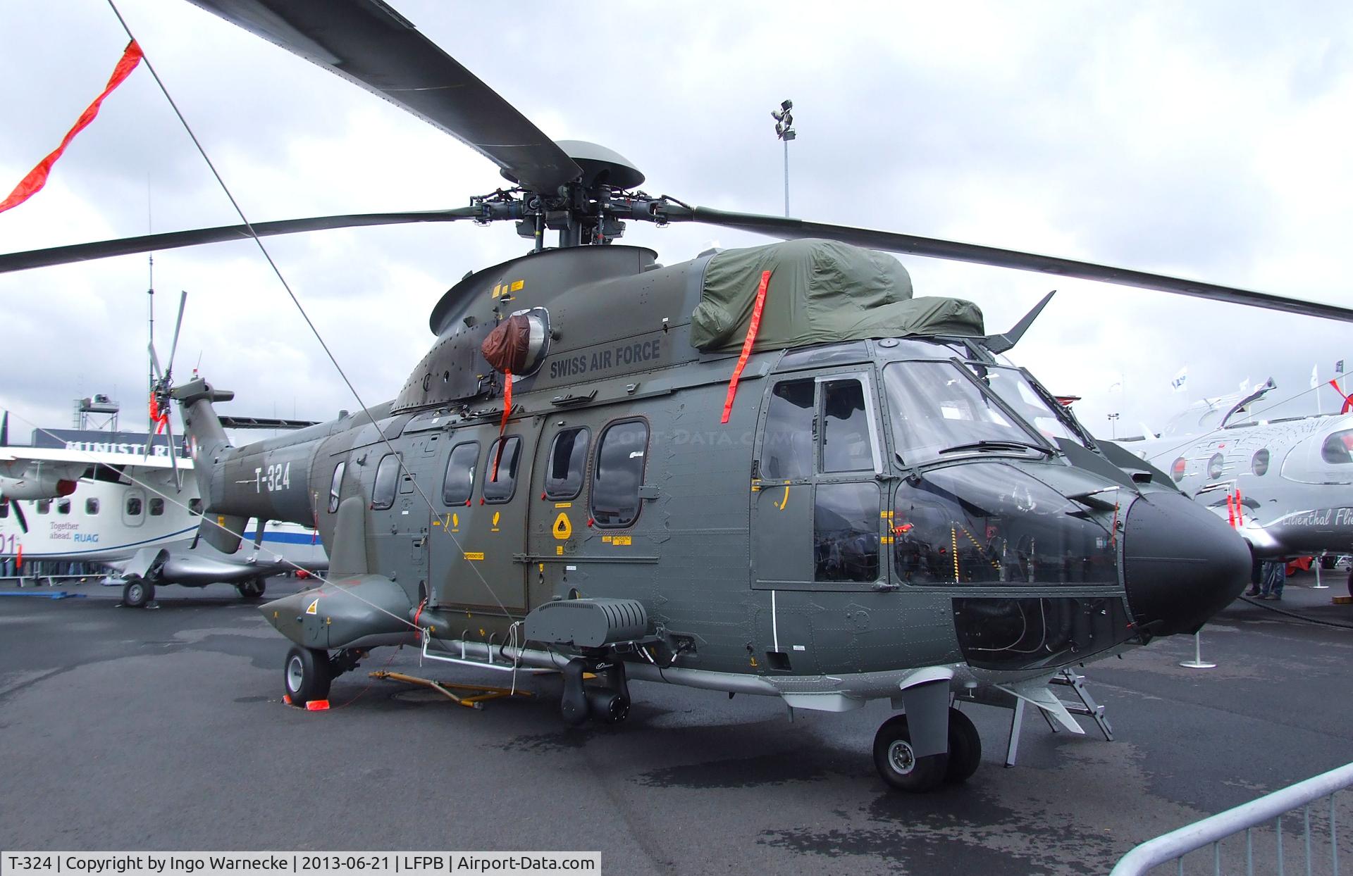 T-324, 1993 Aerospatiale AS-332M1 Super Puma C/N 2364, Aerospatiale AS.332M-1 Super Puma of the Swiss Air Force at the Aerosalon 2013, Paris