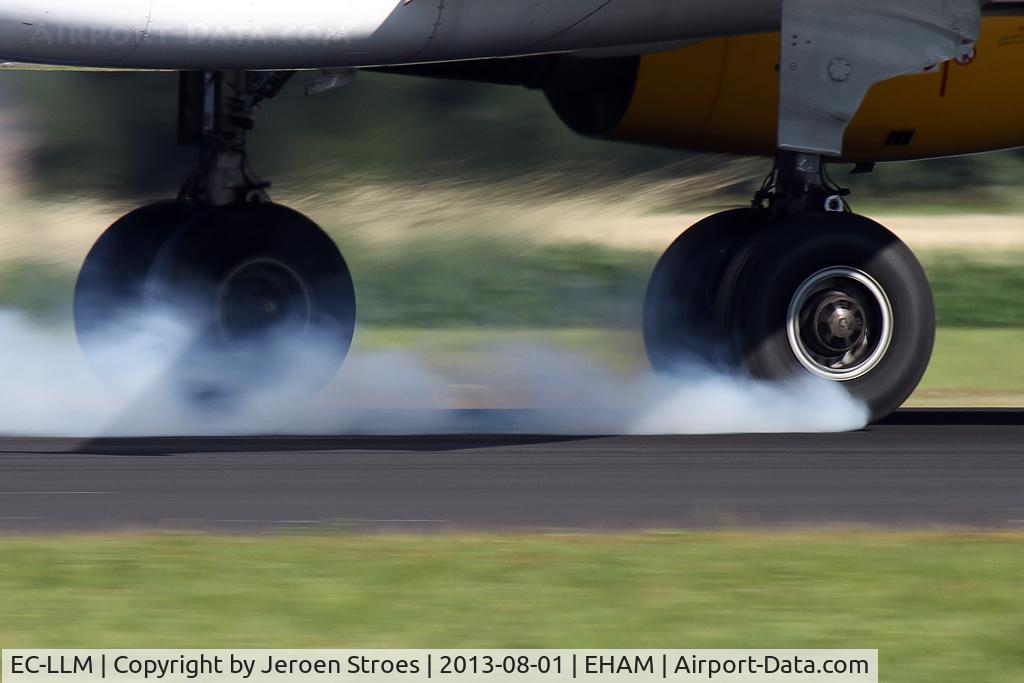 EC-LLM, 2011 Airbus A320-214 C/N 4681, Polderbaan Arrival