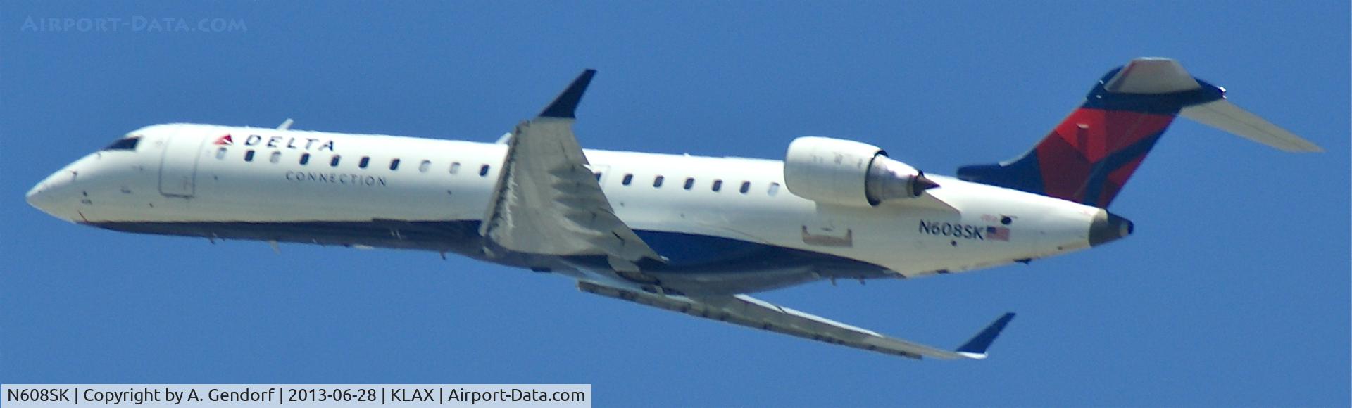 N608SK, 2006 Bombardier CRJ-700 (CL-600-2C10) Regional Jet C/N 10252, Sky West (Delta connection cs.), here after take off RWY 25R at Los Angeles Int´l(KLAX)