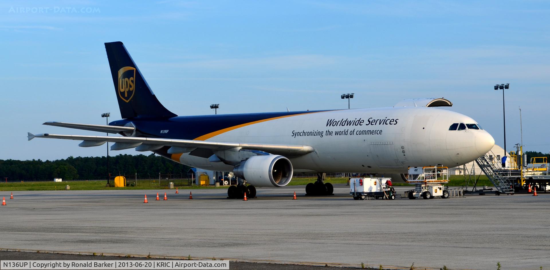 N136UP, 2001 Airbus A300F4-622R C/N 819, Cargo ramp RIC