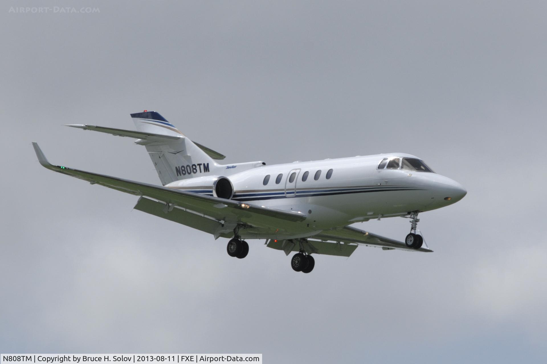 N808TM, 2000 Raytheon Hawker 800XP C/N 254482, On approach to runway 8