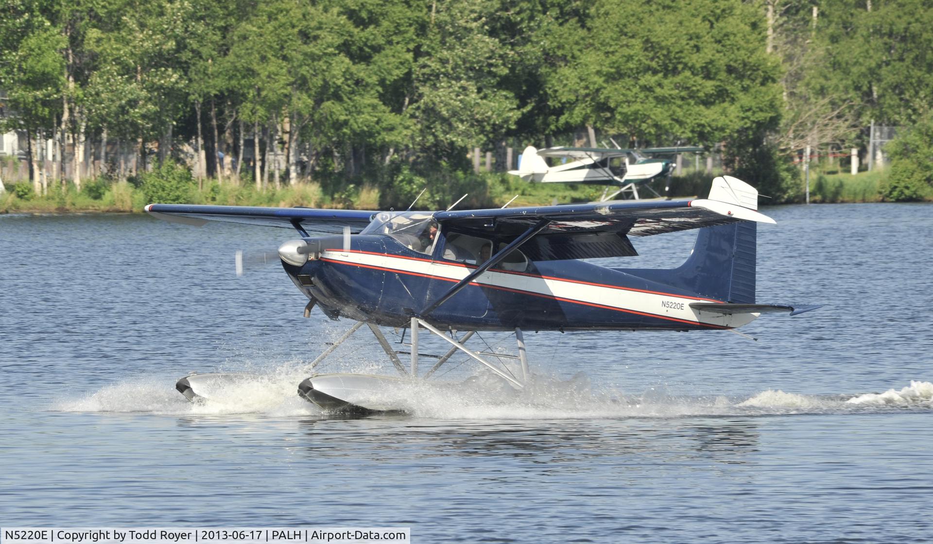 N5220E, 1959 Cessna 180B C/N 50520, Taxiing at Lake Hood