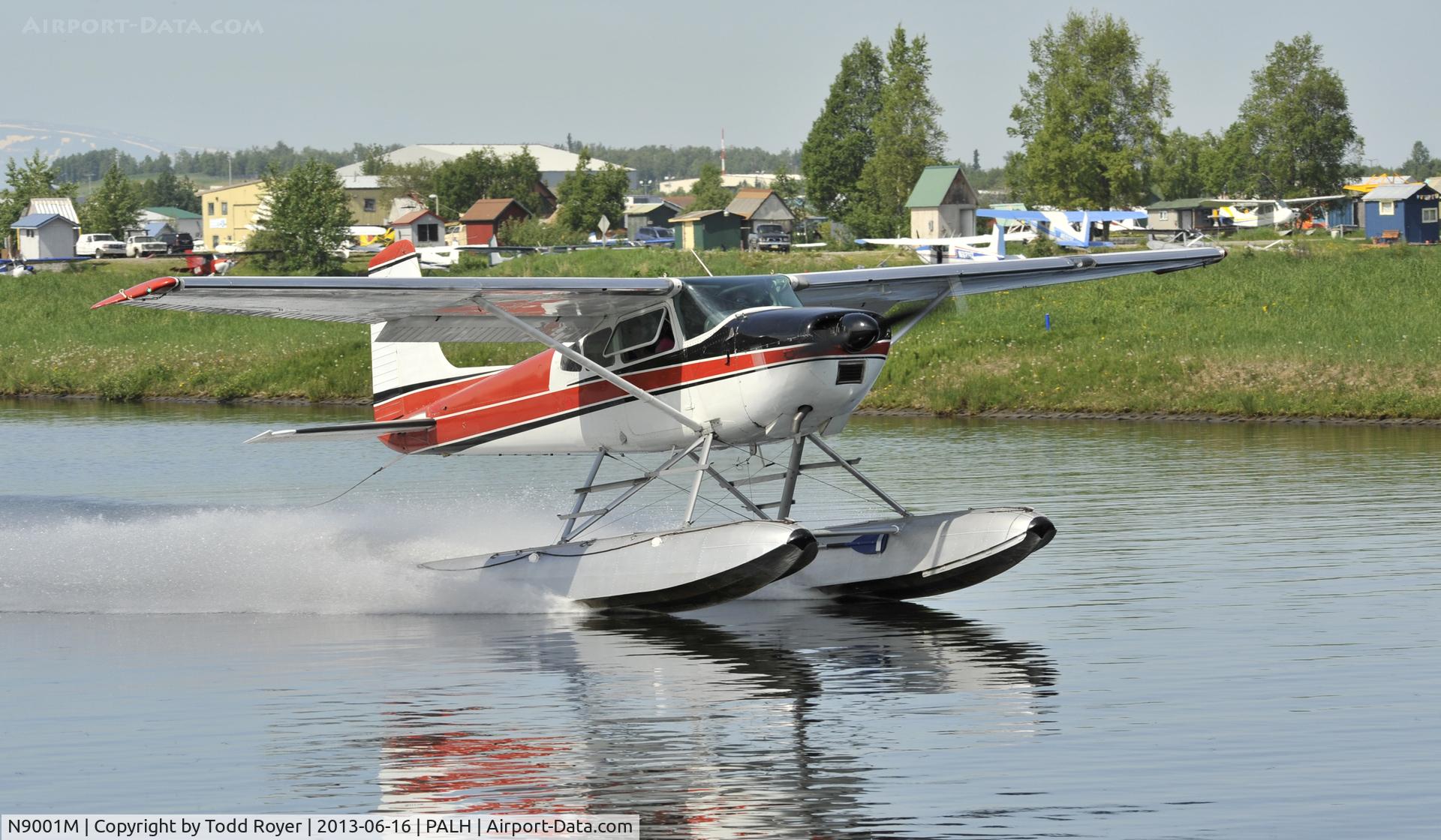 N9001M, 1969 Cessna 180H Skywagon C/N 18052101, Taxiing on Lake Hood