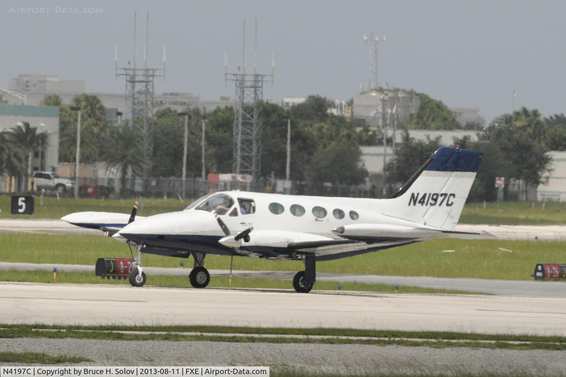N4197C, Cessna 414 Chancellor C/N 414-0513, Awaiting departure at runway 8 at FXE