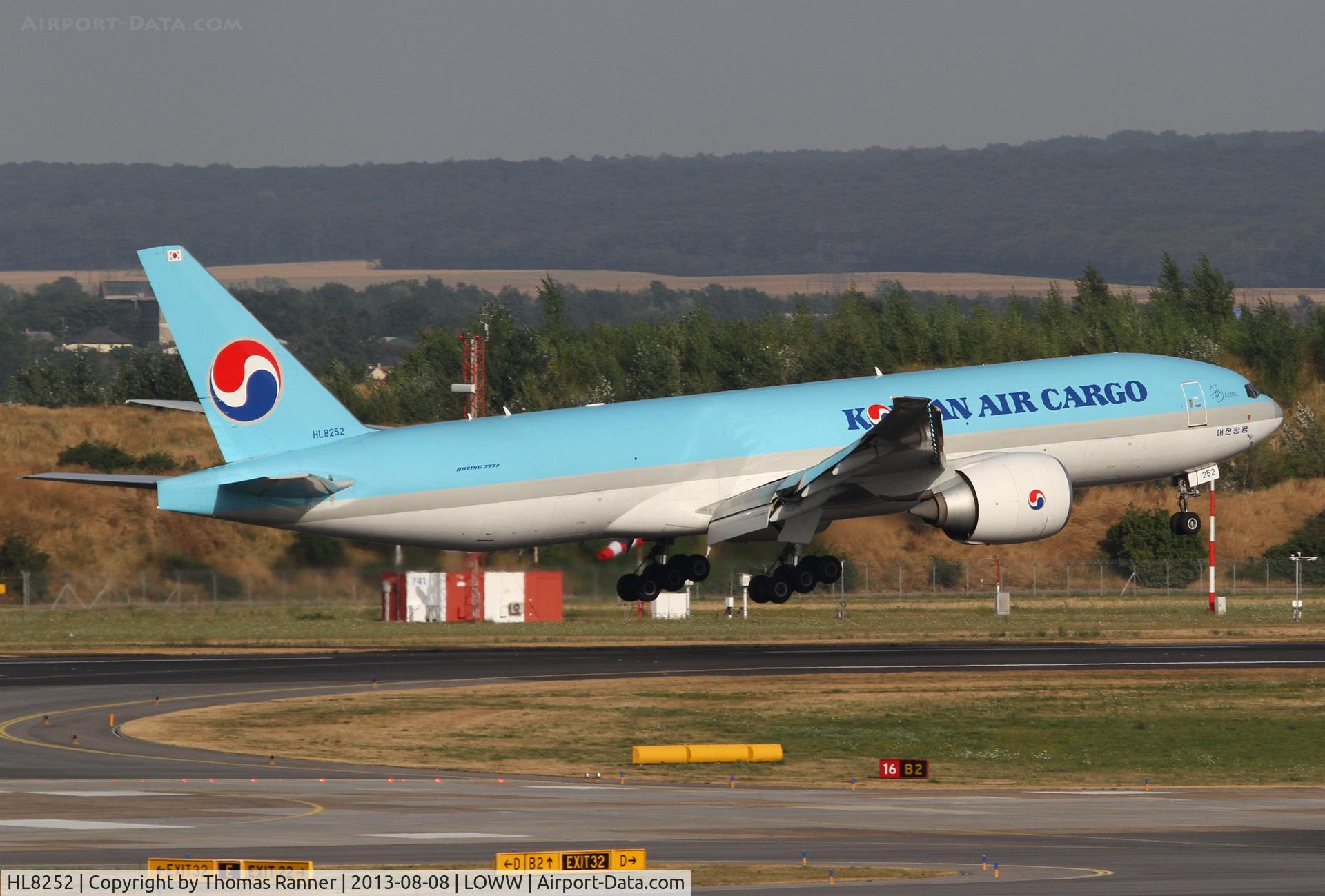HL8252, 2012 Boeing 777-FB5 C/N 37638, Korean Air B777