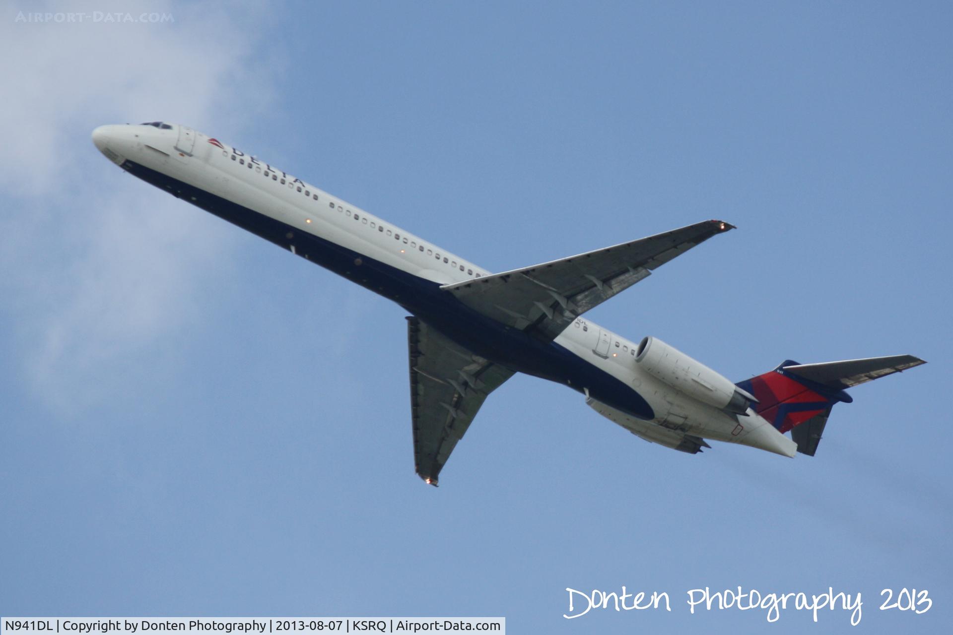 N941DL, 1989 McDonnell Douglas MD-88 C/N 49814, Delta Flight 2298 (N941DL) departs Sarasota-Bradenton International Airport enroute to Hartsfield-Jackson Atlanta International Airport