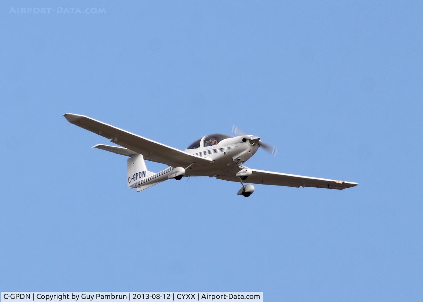 C-GPDN, 2002 Diamond DA-40 Diamond Star C/N 40.222, Departing the day after the 2013 Abbotsford Airshow