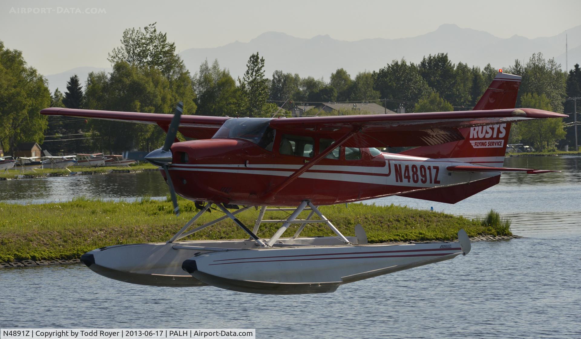 N4891Z, 1980 Cessna U206G Stationair C/N U20606044, Landing at Lake Hood