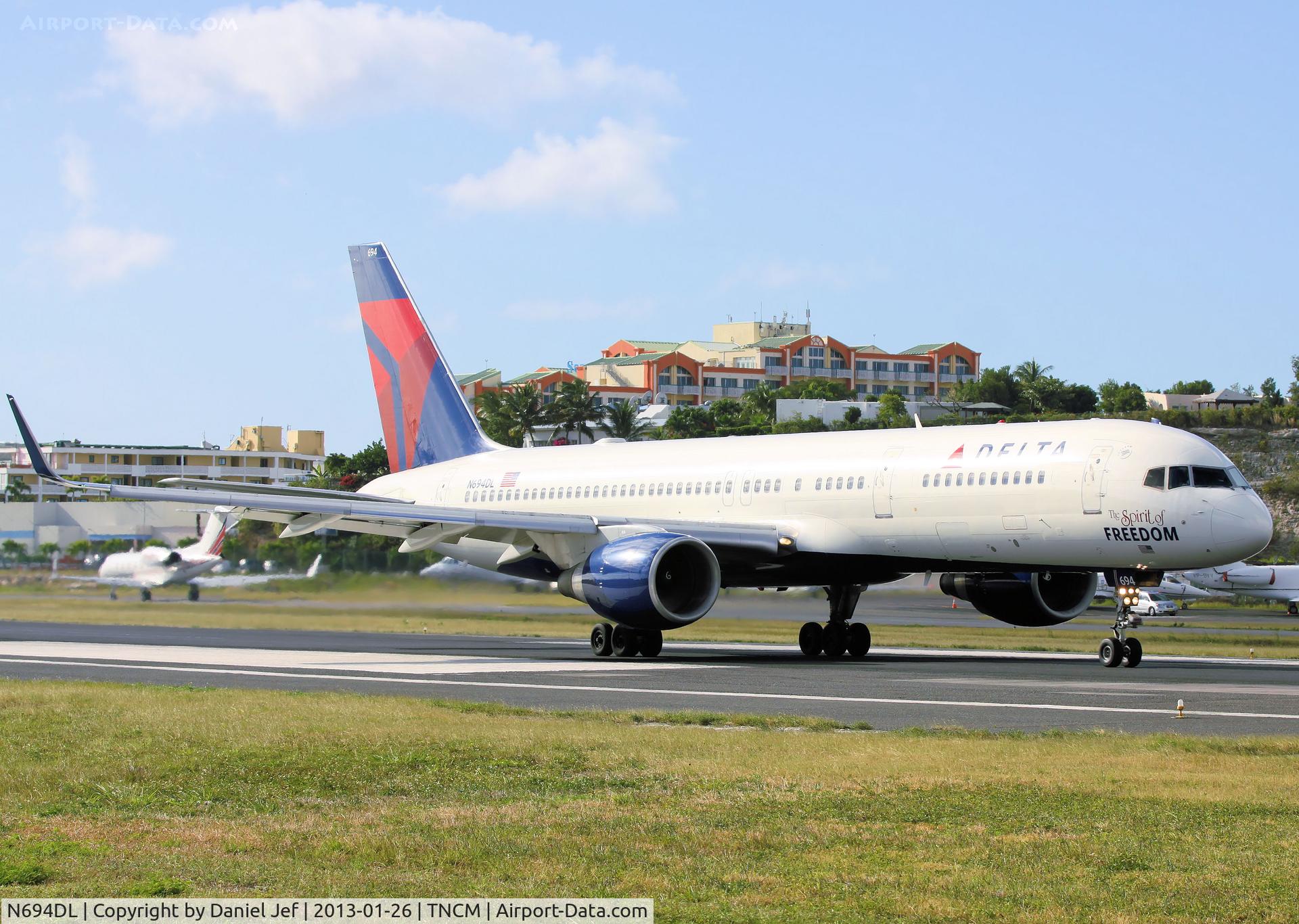 N694DL, 1998 Boeing 757-232 C/N 29726, N694DL
