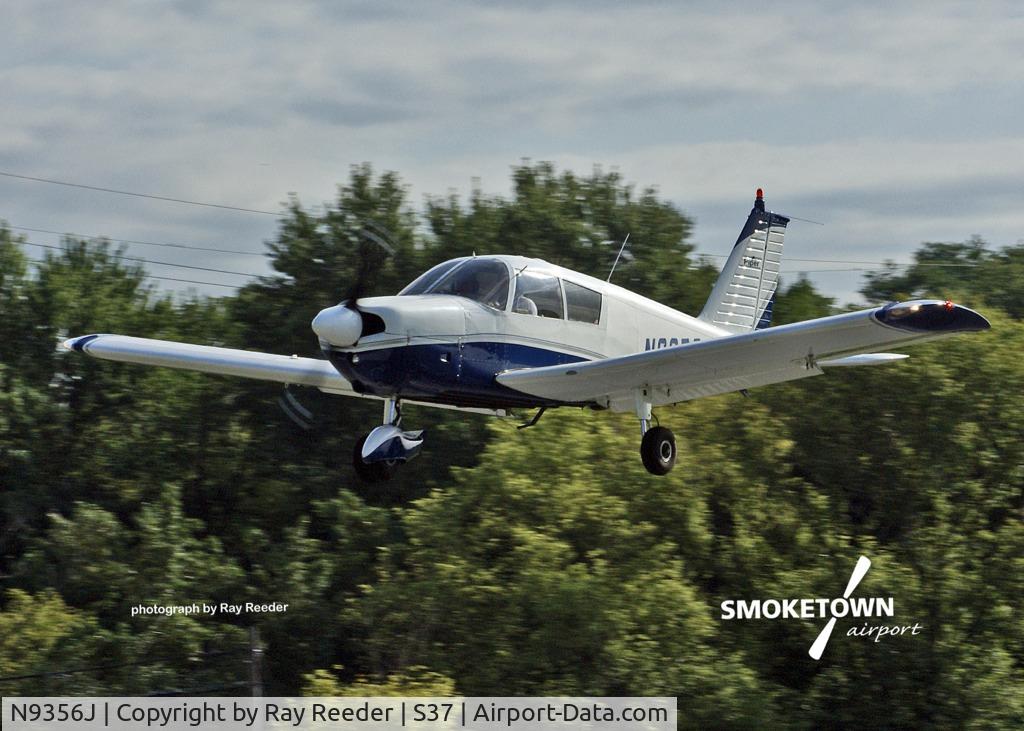 N9356J, 1966 Piper PA-28-180 C/N 28-3455, Approch to Smoketown