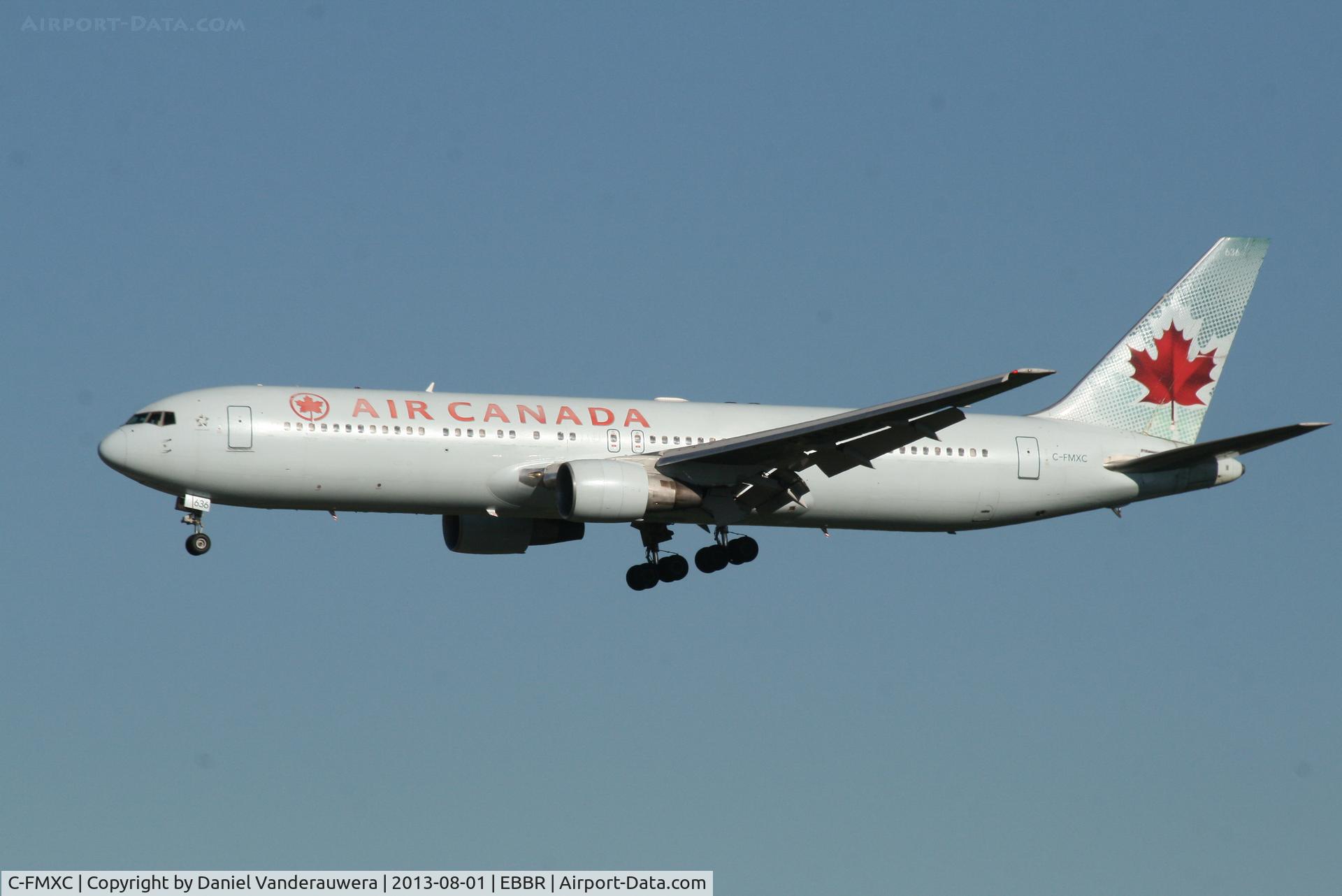 C-FMXC, 1996 Boeing 767-333/ER C/N 25588, Arrival of flight AC832 to RWY 20