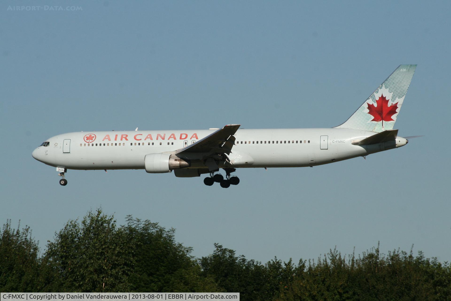 C-FMXC, 1996 Boeing 767-333/ER C/N 25588, Flight AC832 is descending to RWY 20