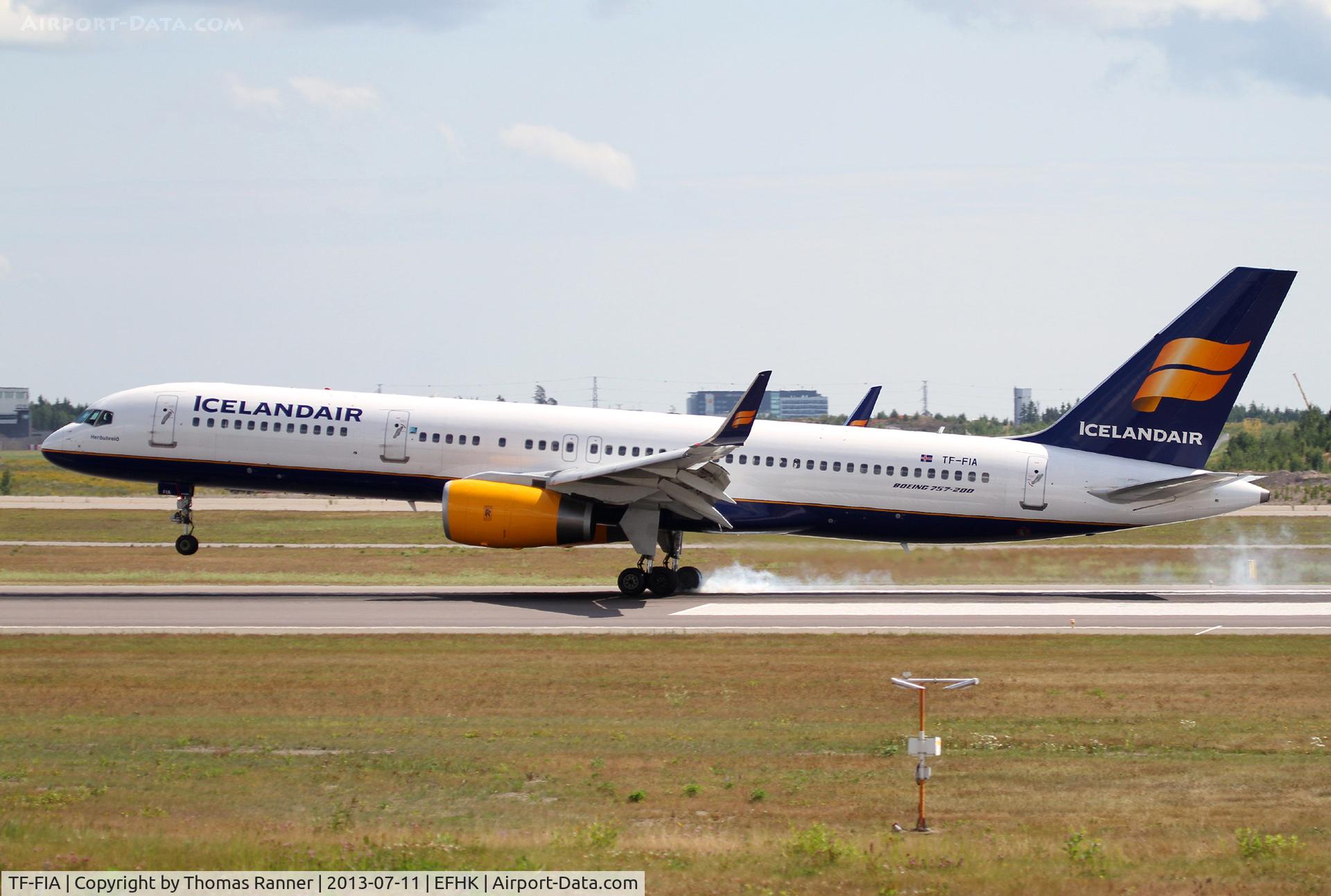 TF-FIA, 2000 Boeing 757-256 C/N 29310, Icelandair B757
