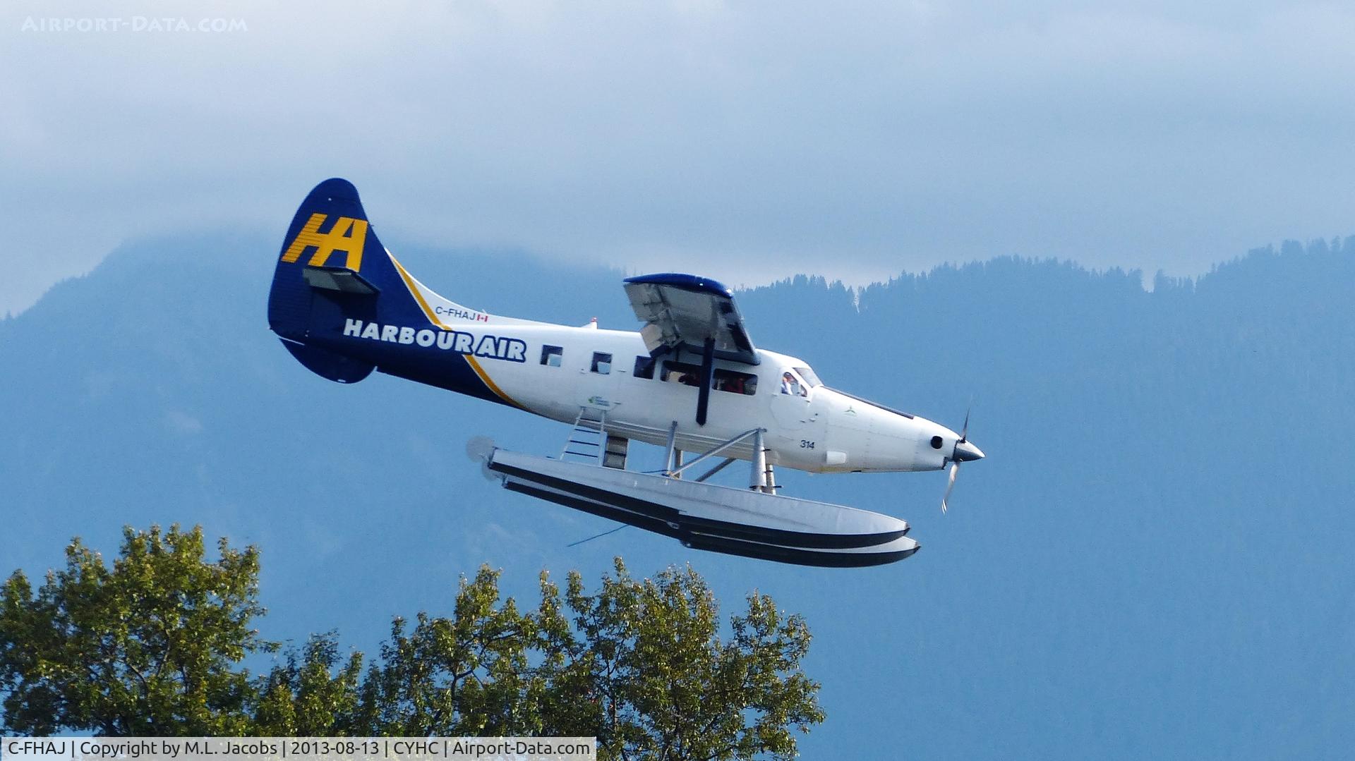 C-FHAJ, 2001 De Havilland Canada DHC-3 Otter C/N 408, Harbour Air #314 on landing approach in Coal Harbour.
