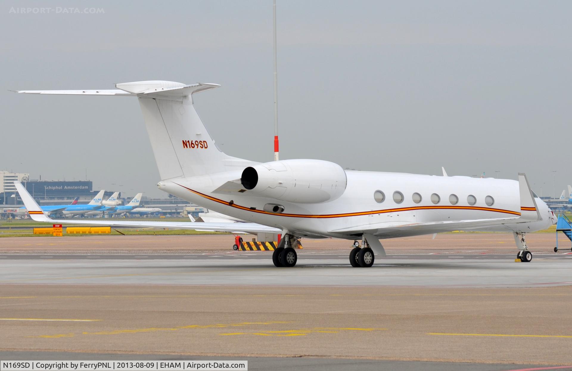 N169SD, 2008 Gulfstream Aerospace GV-SP (G550) C/N 5206, Parked at AMS