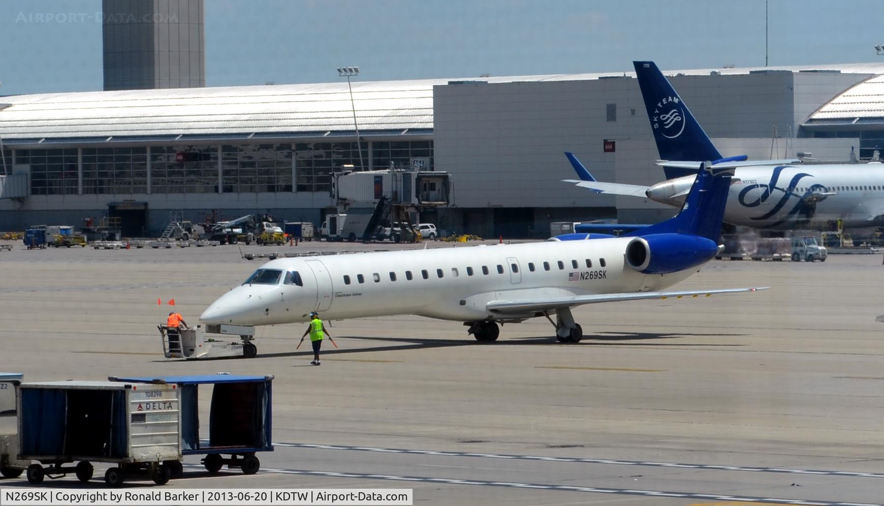 N269SK, 2000 Embraer EMB-145LR C/N 145293, Pushback  DTW