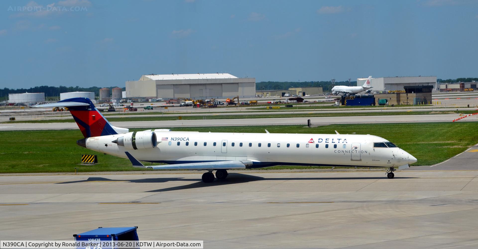 N390CA, 2003 Bombardier CRJ-701ER (CL-600-2C10) Regional Jet C/N 10106, Taxi Detroit