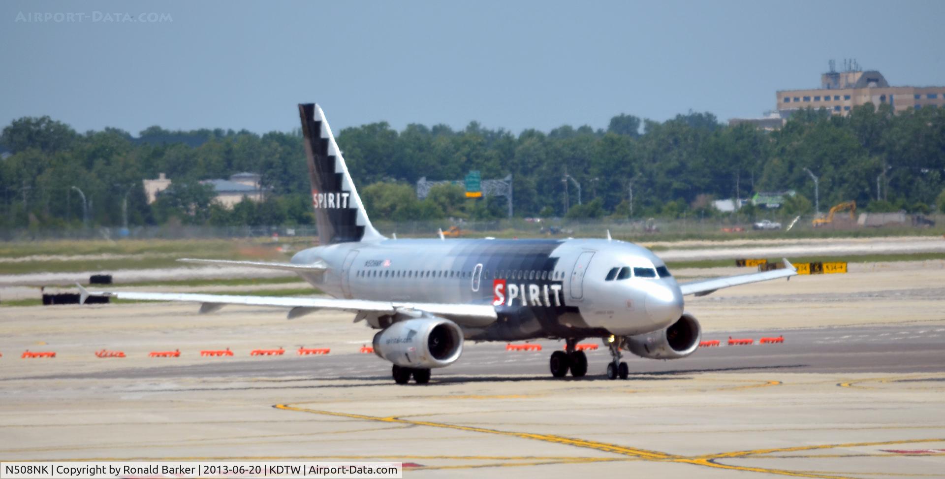 N508NK, 2005 Airbus A319-132 C/N 2567, Taxi Detroit