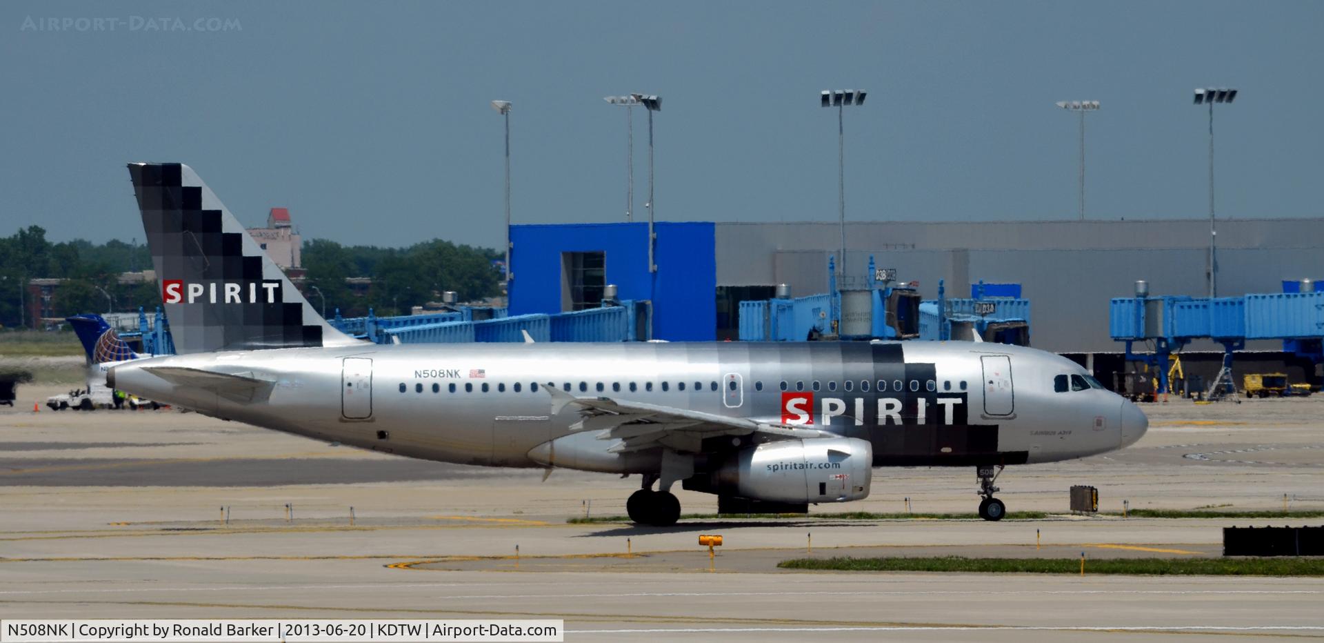 N508NK, 2005 Airbus A319-132 C/N 2567, Taxi Detroit