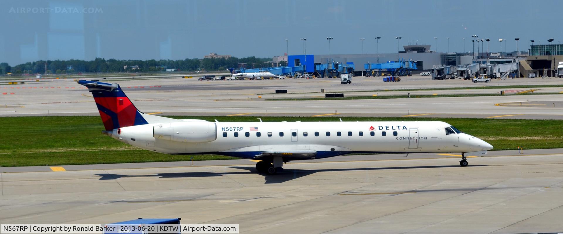 N567RP, 2003 Embraer EMB-145LR C/N 145698, Taxi Detroit