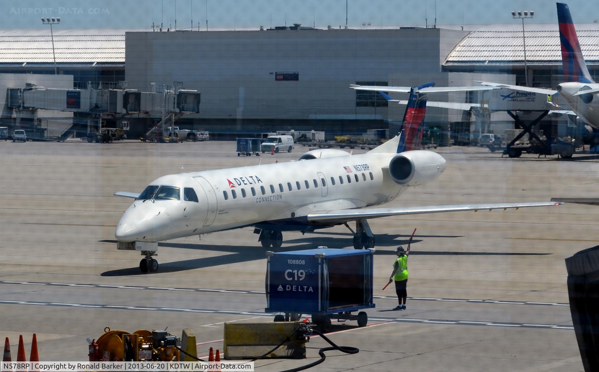N578RP, 2004 Embraer ERJ-145LR (EMB-145LR) C/N 14500865, Taxi to park  Detroit