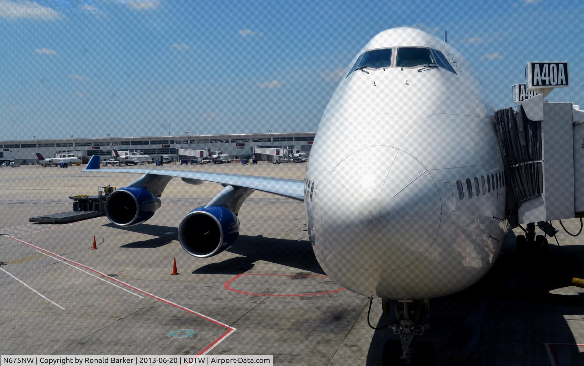 N675NW, 2002 Boeing 747-451 C/N 33001, Gate A40 Detroit