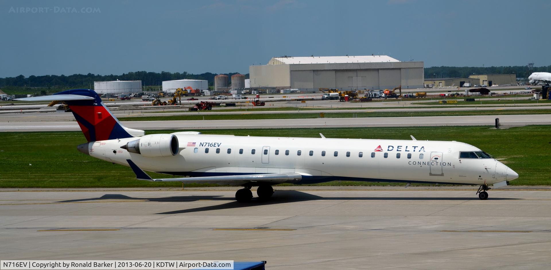 N716EV, 2003 Bombardier CRJ-701 (CL-600-2C10) Regional Jet C/N 10084, taxi Detroit